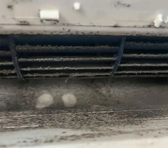 通河空调吹的风有股烧焦味是怎么回事